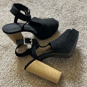 NWOT H&M Chunky Heels